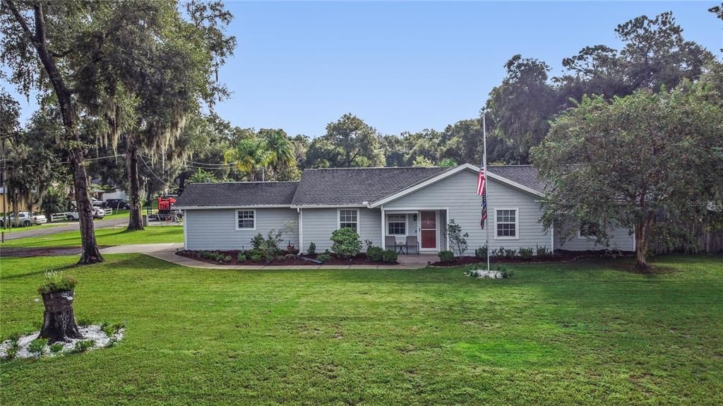 Active With Contract: $352,500 (3 beds, 2 baths, 1375 Square Feet)