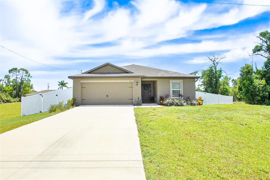 For Sale: $305,000 (3 beds, 2 baths, 1401 Square Feet)