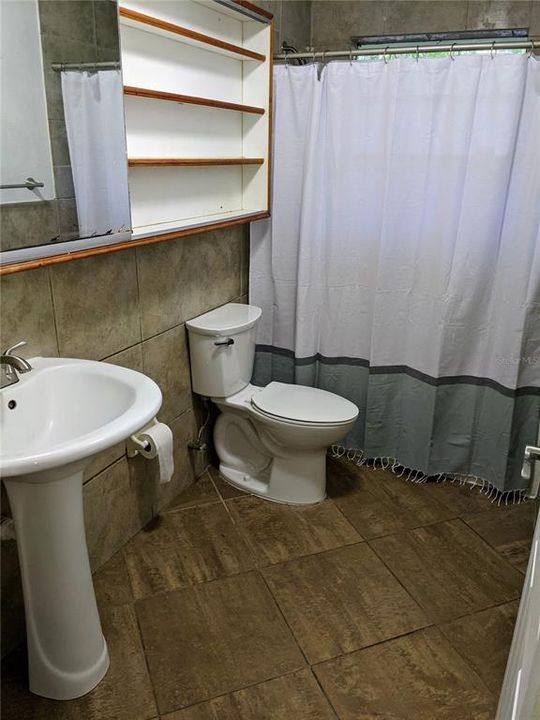 Activo con contrato: $249,900 (4 camas, 2 baños, 2238 Pies cuadrados)