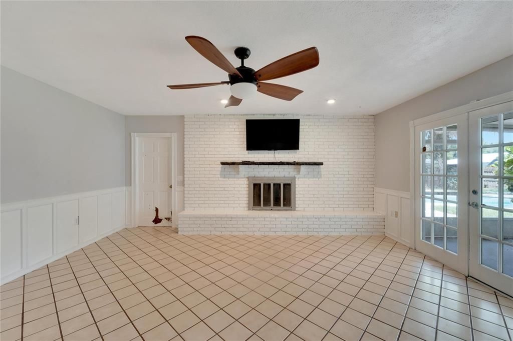 Active With Contract: $475,000 (4 beds, 2 baths, 2279 Square Feet)