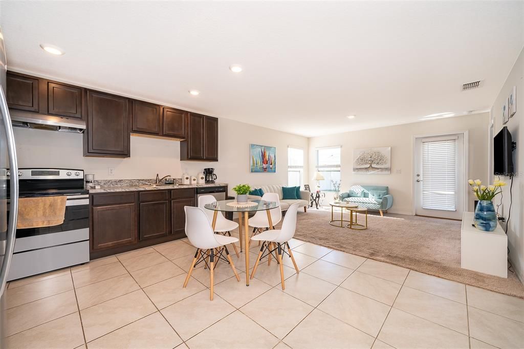 Active With Contract: $2,100 (3 beds, 2 baths, 1247 Square Feet)