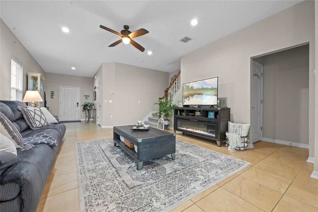 Active With Contract: $399,000 (3 beds, 2 baths, 1863 Square Feet)