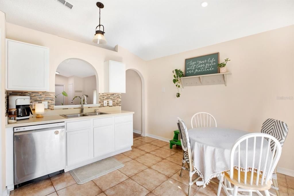 Active With Contract: $325,000 (3 beds, 2 baths, 1292 Square Feet)