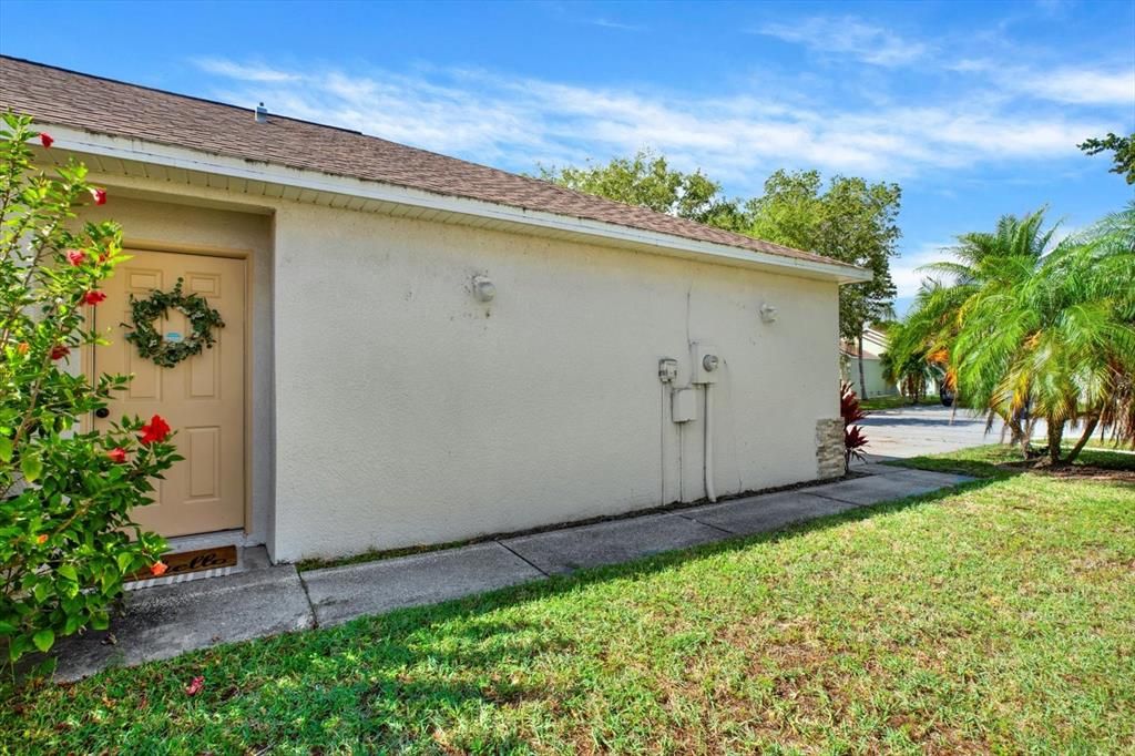 Active With Contract: $325,000 (3 beds, 2 baths, 1292 Square Feet)