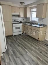 For Rent: $1,600 (3 beds, 1 baths, 987 Square Feet)