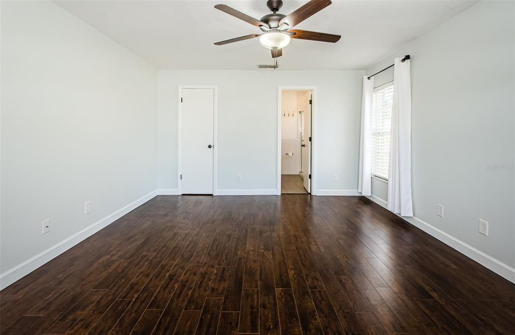 Active With Contract: $374,900 (3 beds, 2 baths, 1392 Square Feet)