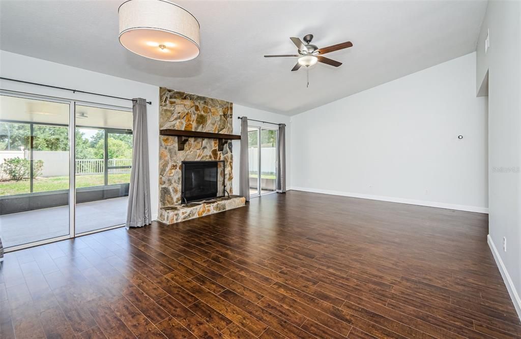 Active With Contract: $374,900 (3 beds, 2 baths, 1392 Square Feet)