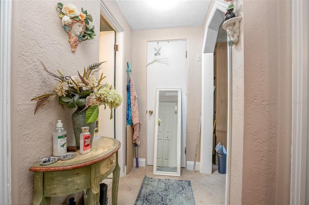 For Sale: $235,000 (2 beds, 1 baths, 986 Square Feet)