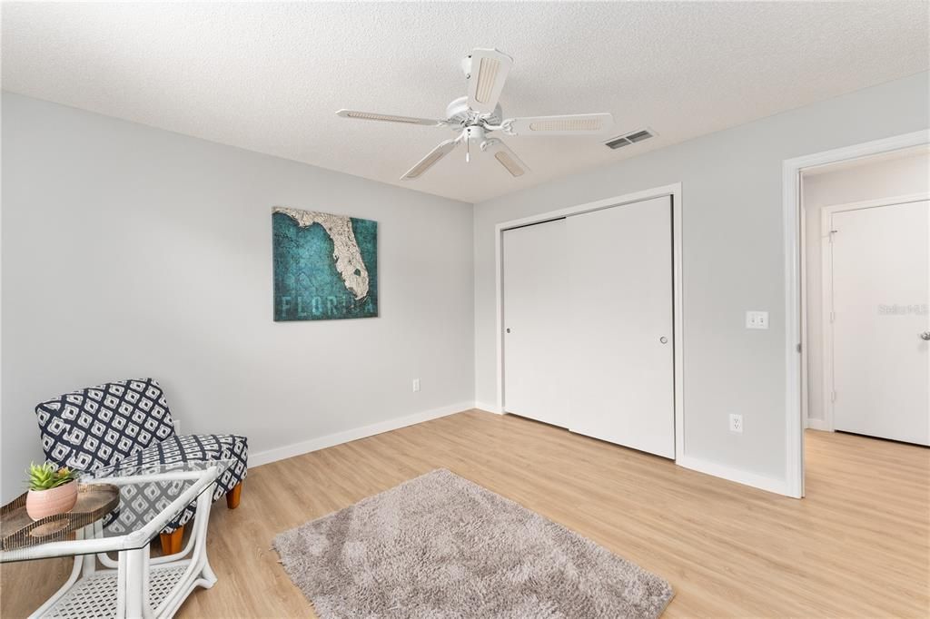 For Sale: $267,000 (2 beds, 2 baths, 1121 Square Feet)
