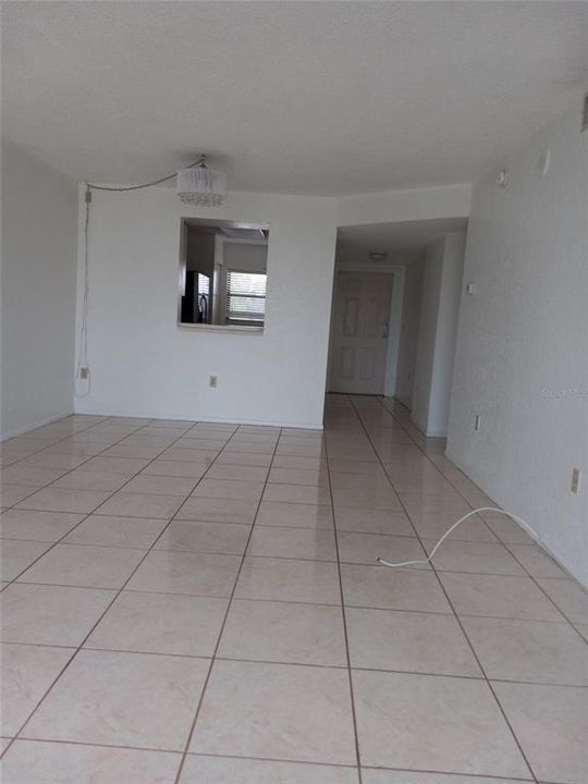 For Rent: $1,900 (2 beds, 2 baths, 960 Square Feet)