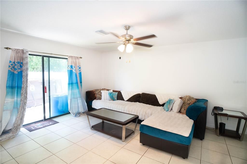 For Sale: $324,900 (4 beds, 2 baths, 1826 Square Feet)