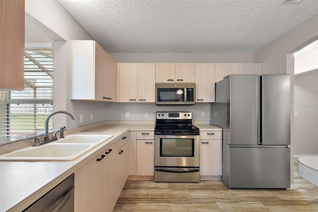 Newer-STAINLESS STEEL APPLIANCES
