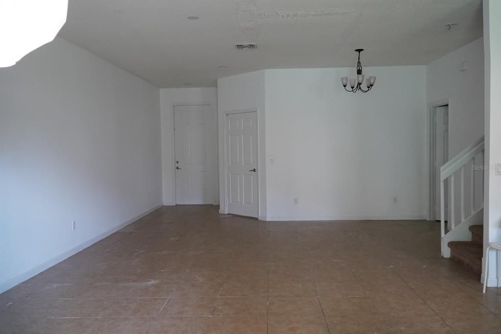 Active With Contract: $2,500 (4 beds, 2 baths, 1709 Square Feet)