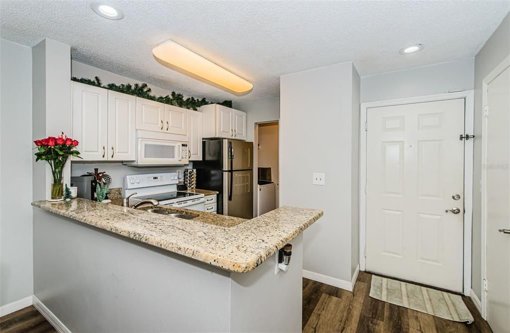 Active With Contract: $1,800 (2 beds, 2 baths, 990 Square Feet)