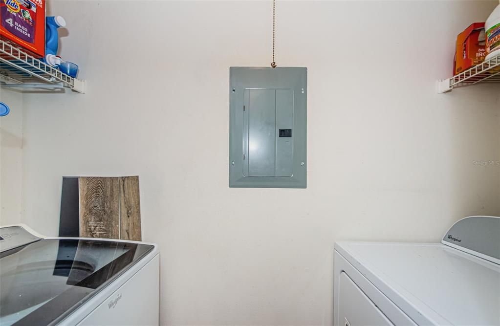 Active With Contract: $1,800 (2 beds, 2 baths, 990 Square Feet)