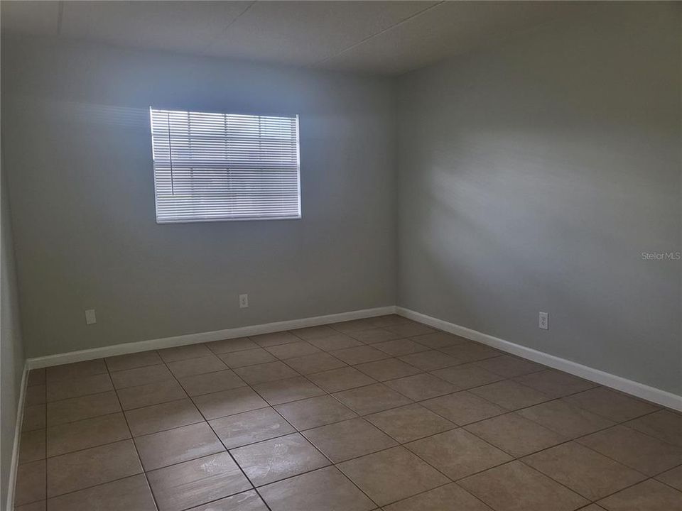 For Sale: $112,000 (1 beds, 1 baths, 650 Square Feet)