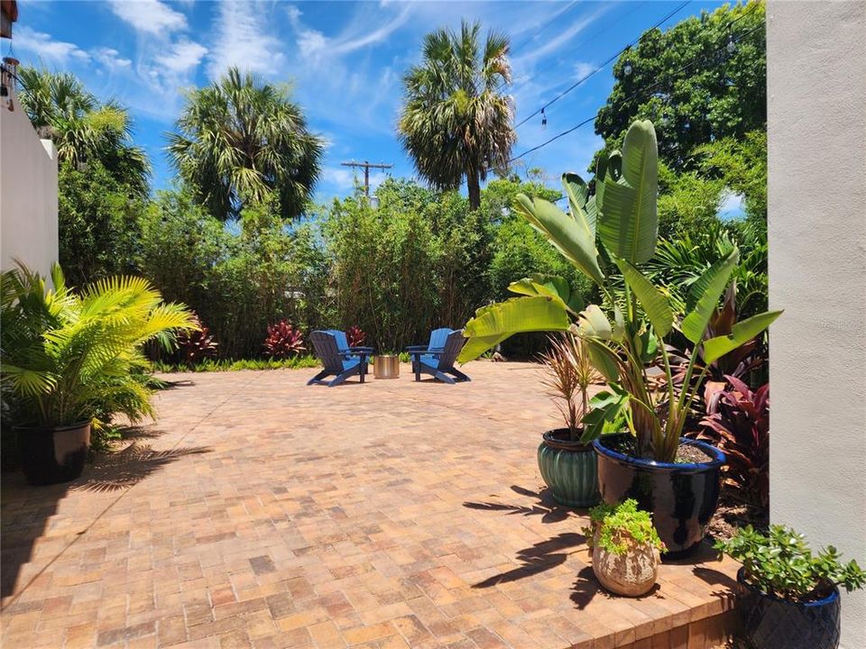 Veranda with view of courtyard