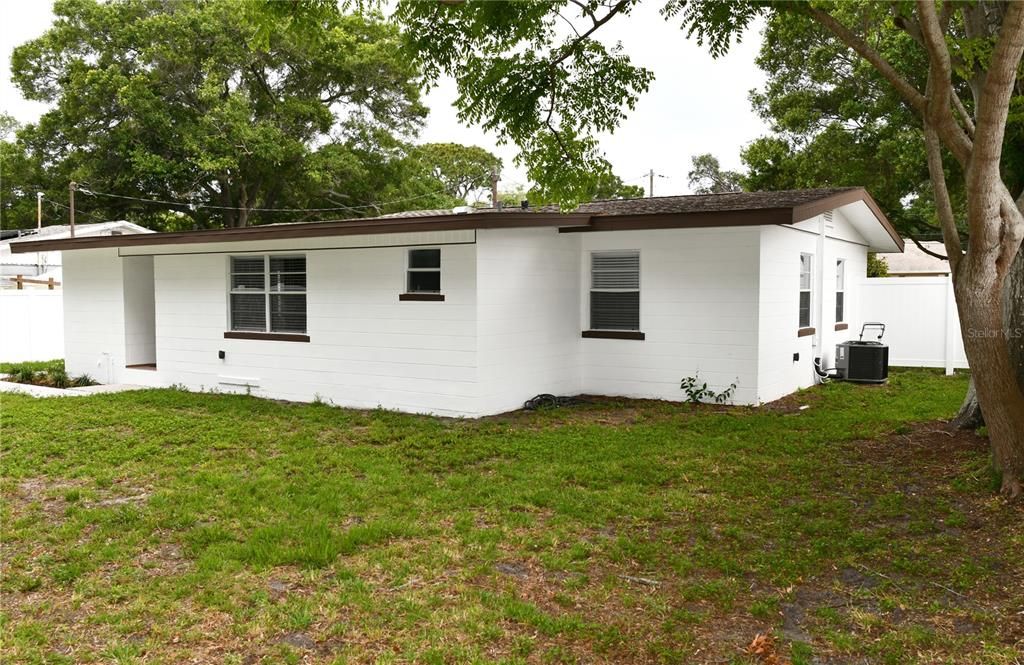 Active With Contract: $425,000 (3 beds, 2 baths, 1414 Square Feet)