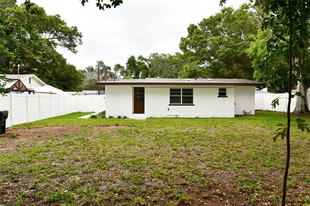 Active With Contract: $425,000 (3 beds, 2 baths, 1414 Square Feet)