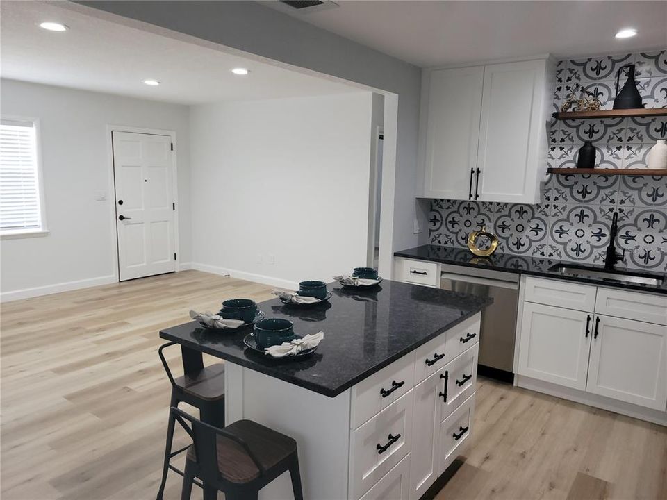 Active With Contract: $425,000 (3 beds, 2 baths, 1414 Square Feet)