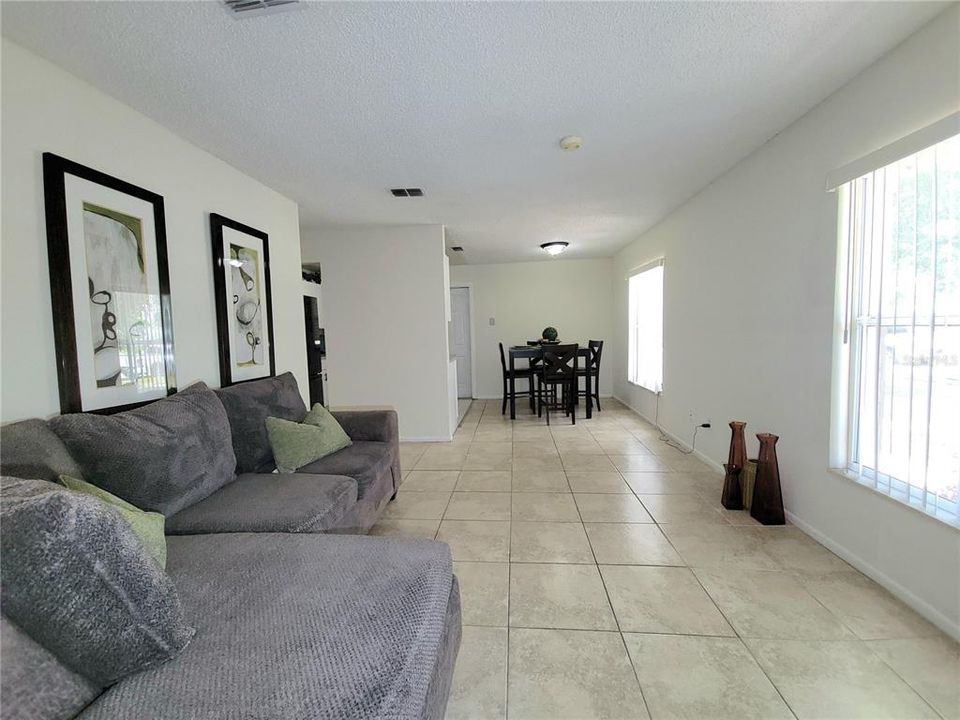 For Sale: $274,900 (3 beds, 1 baths, 1020 Square Feet)