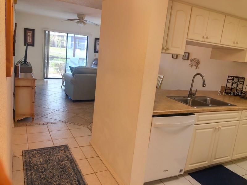 For Rent: $1,900 (2 beds, 2 baths, 893 Square Feet)