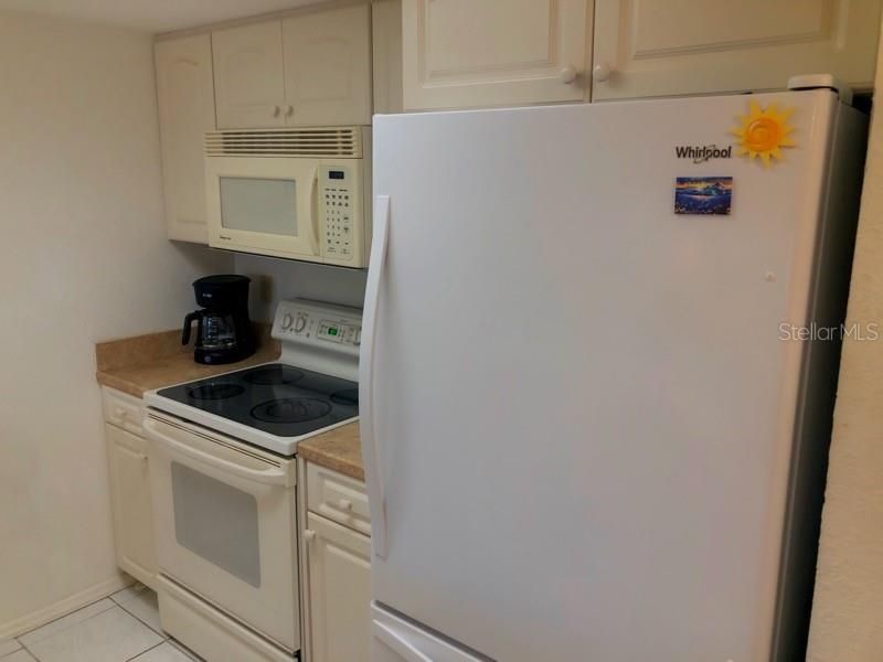 For Rent: $1,900 (2 beds, 2 baths, 893 Square Feet)