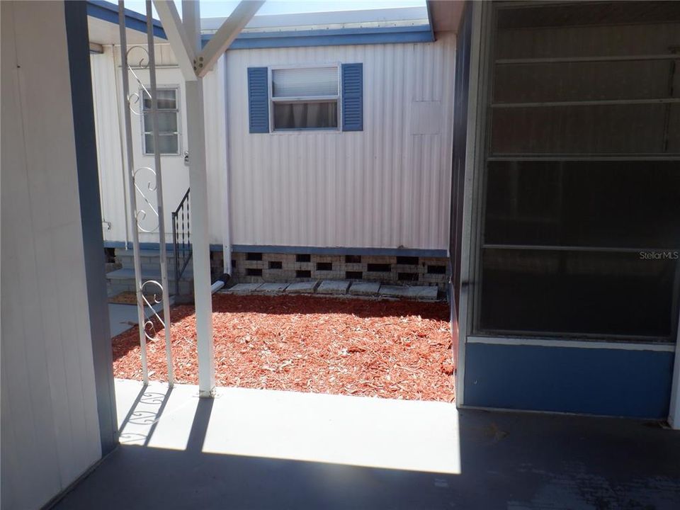 For Sale: $110,000 (3 beds, 2 baths, 720 Square Feet)