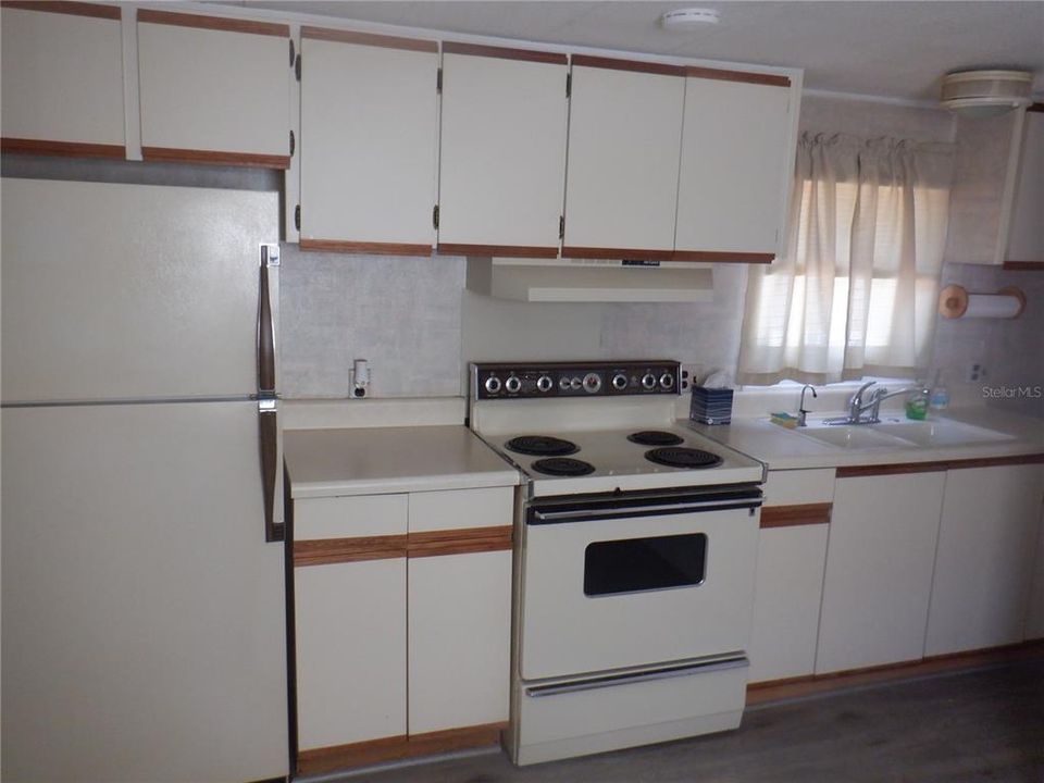 For Sale: $110,000 (3 beds, 2 baths, 720 Square Feet)