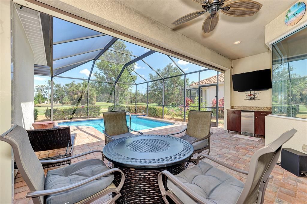 Fire pit table to enjoy on cool eveningsBuilt in bar area and mounted TV