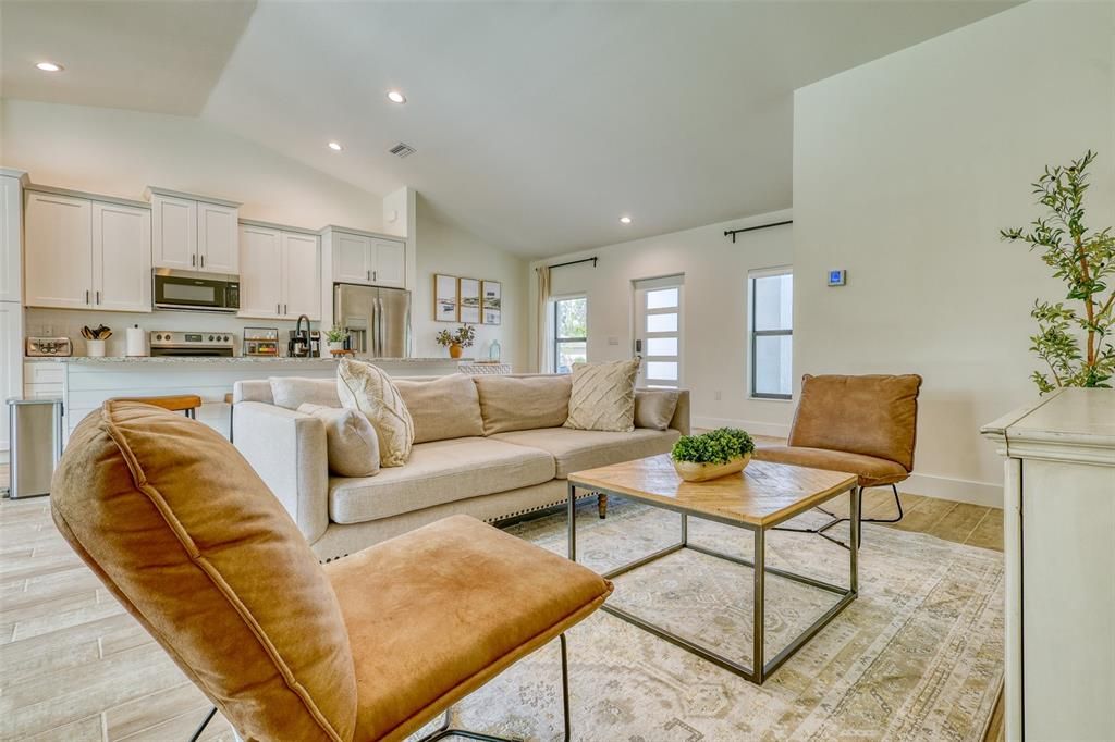 Active With Contract: $459,900 (3 beds, 2 baths, 1516 Square Feet)