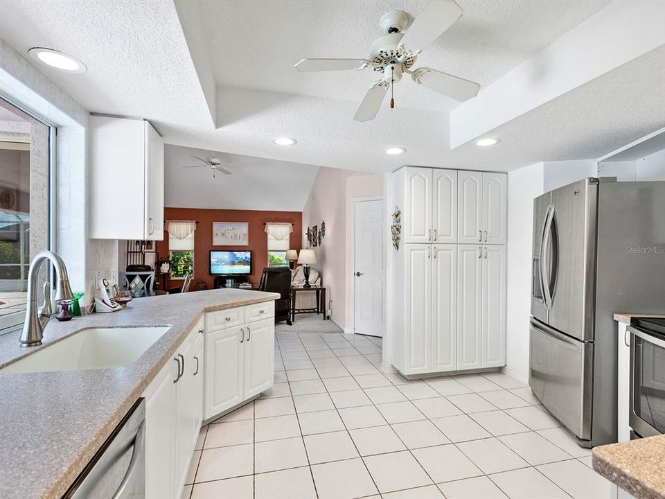 For Sale: $379,900 (3 beds, 2 baths, 1962 Square Feet)