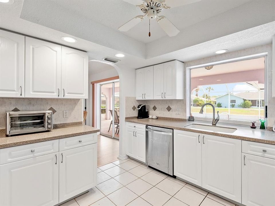 For Sale: $379,900 (3 beds, 2 baths, 1962 Square Feet)