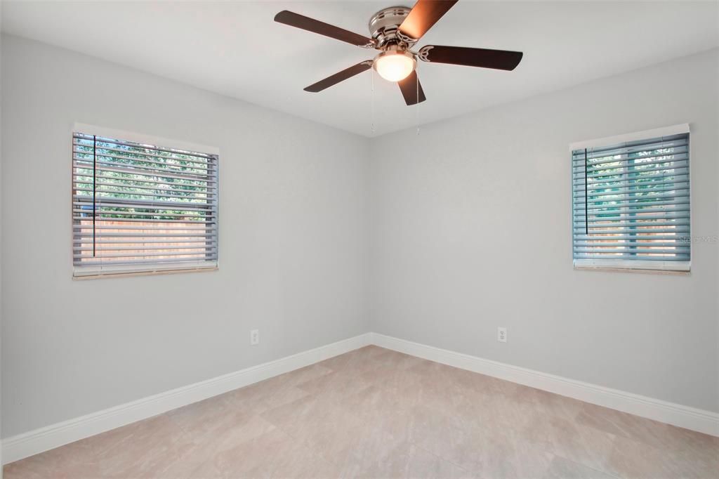 Active With Contract: $315,000 (3 beds, 2 baths, 961 Square Feet)