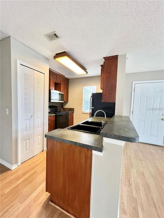 For Rent: $1,750 (2 beds, 2 baths, 1036 Square Feet)