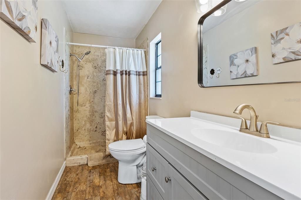 最近售出: $383,000 (3 贝兹, 2 浴室, 1665 平方英尺)