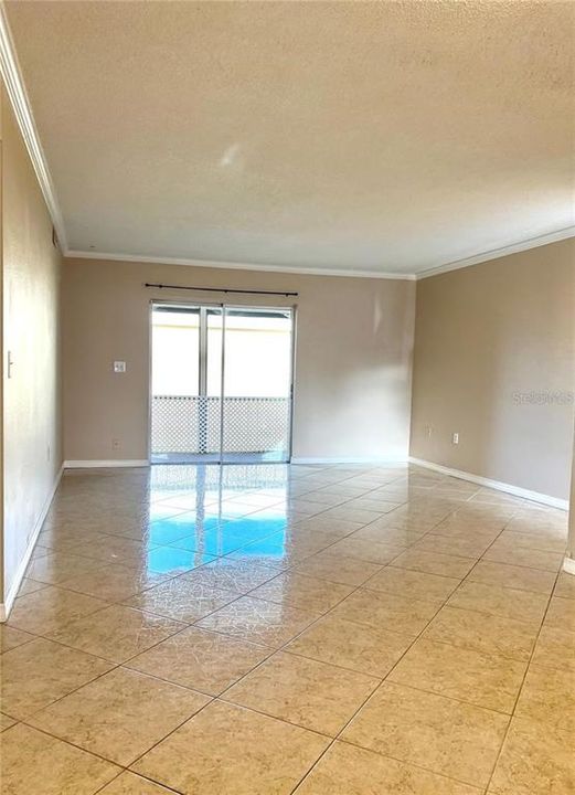 Active With Contract: $1,525 (2 beds, 2 baths, 1005 Square Feet)