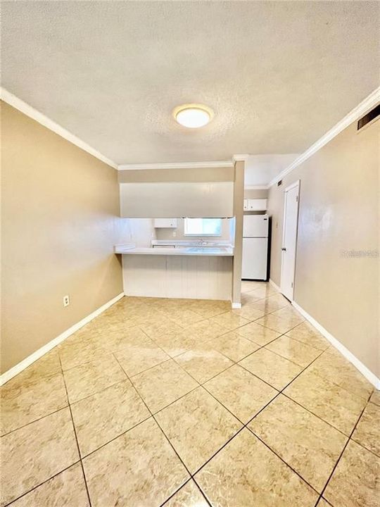 Active With Contract: $1,525 (2 beds, 2 baths, 1005 Square Feet)