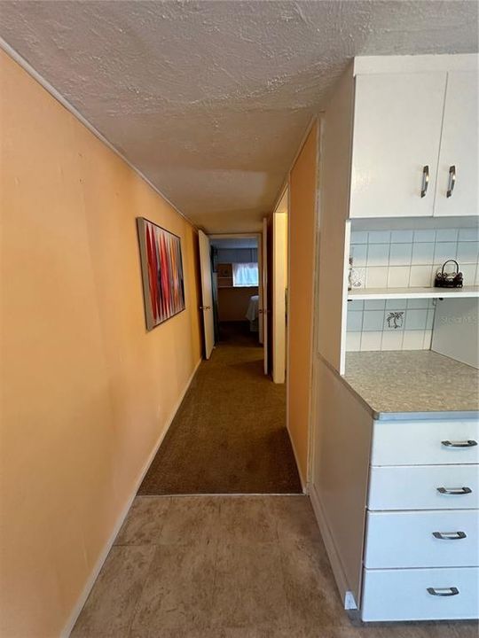 For Sale: $87,995 (1 beds, 1 baths, 420 Square Feet)