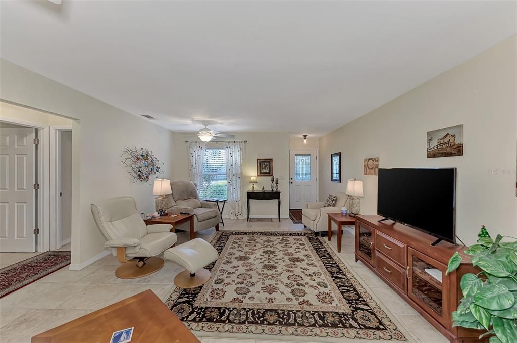 Active With Contract: $319,900 (2 beds, 2 baths, 1459 Square Feet)