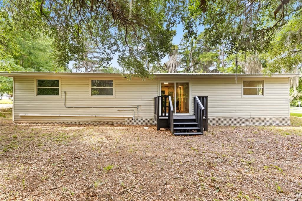 Active With Contract: $179,900 (3 beds, 1 baths, 1002 Square Feet)