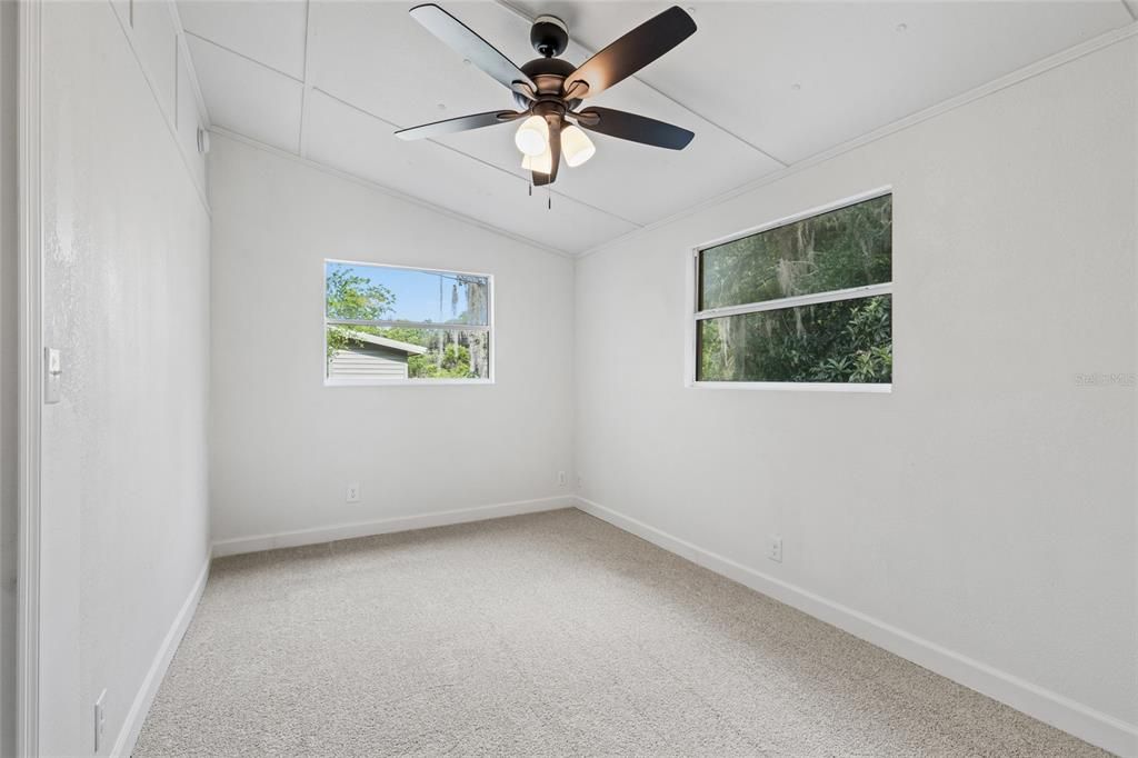 Active With Contract: $179,900 (3 beds, 1 baths, 1002 Square Feet)