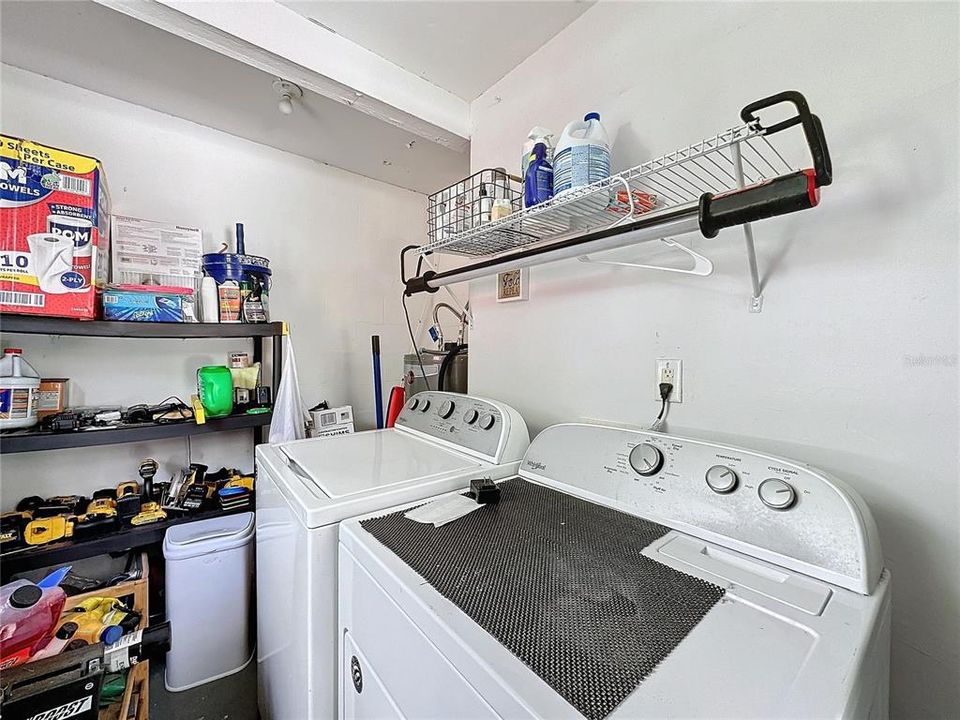 For Sale: $310,000 (3 beds, 1 baths, 1045 Square Feet)