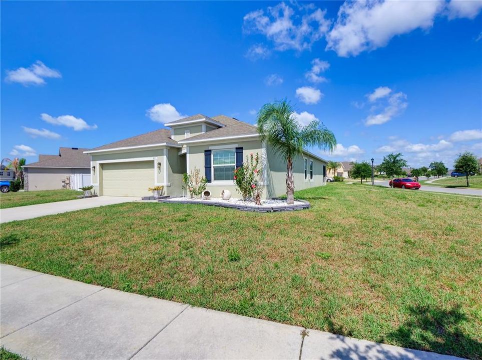 For Sale: $399,900 (4 beds, 2 baths, 2182 Square Feet)