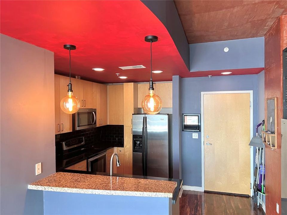 For Sale: $275,000 (1 beds, 1 baths, 772 Square Feet)