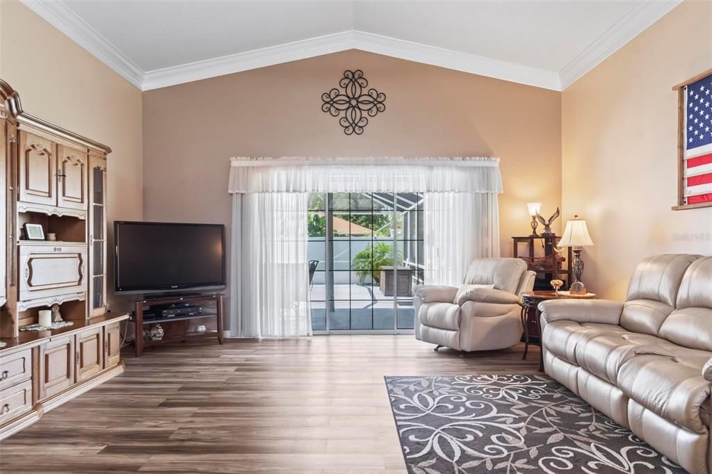 Active With Contract: $470,000 (3 beds, 2 baths, 2305 Square Feet)