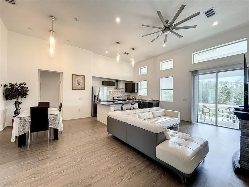 LIVING ROOM/KITCHEN COMBO