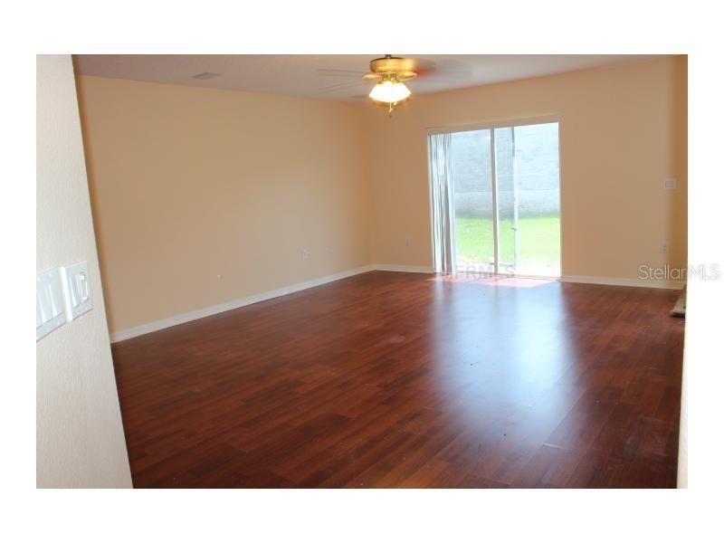 For Rent: $2,100 (3 beds, 2 baths, 1516 Square Feet)