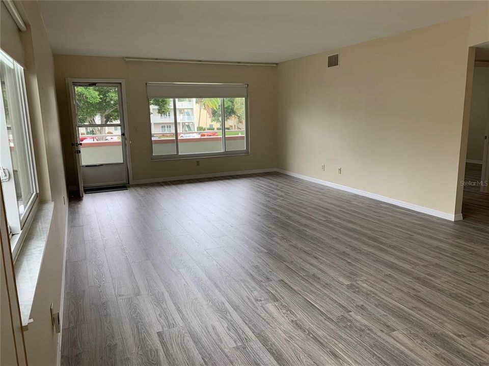 Active With Contract: $1,700 (2 beds, 2 baths, 1400 Square Feet)