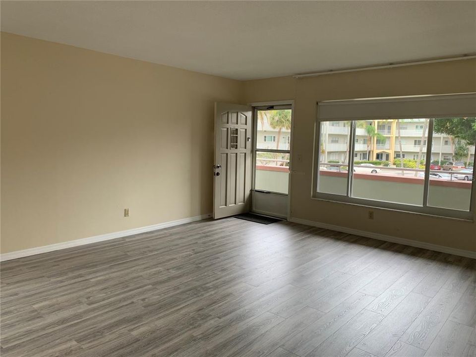 Active With Contract: $1,700 (2 beds, 2 baths, 1400 Square Feet)